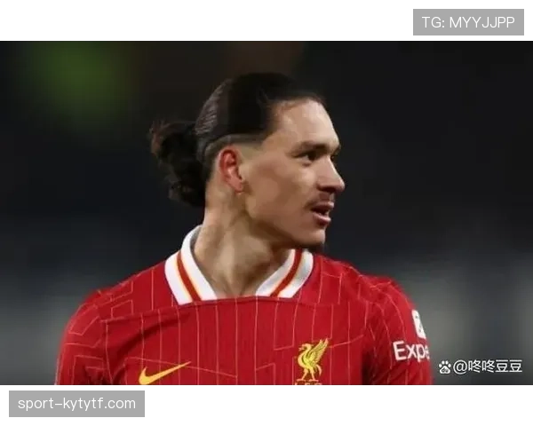 德布劳内与哈维：不同时代顶级中场的风格差异与核心能力对比