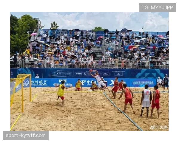沙滩足球规则：场地、换人与手球判罚有何不同？